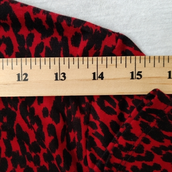 Lily Morgan Women's Leopard Blouse Size Medium Red Black Chains - Picture 8 of 12
